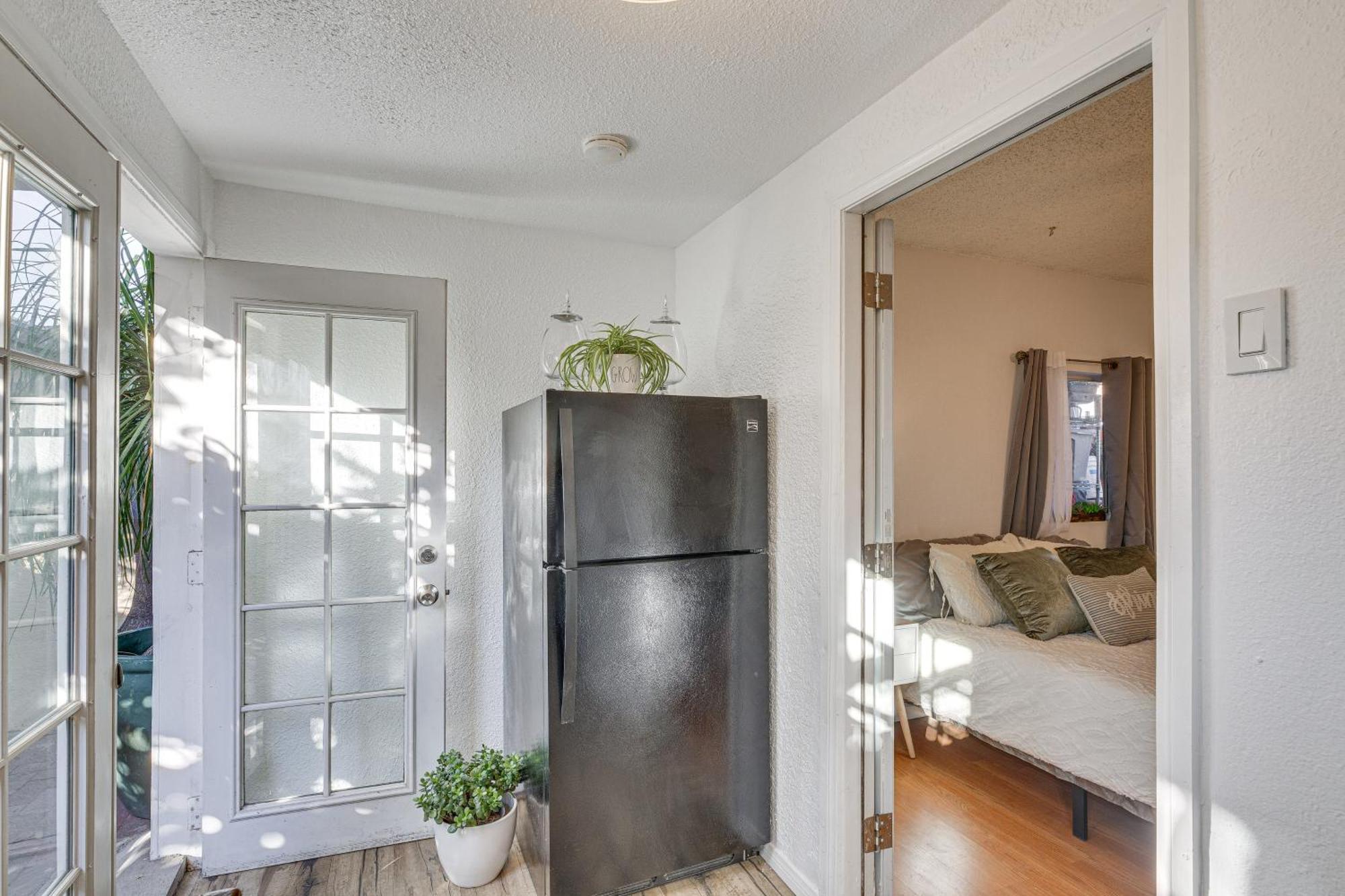 Apartamento Angeles With Patio, 4 Mi To Downtown!